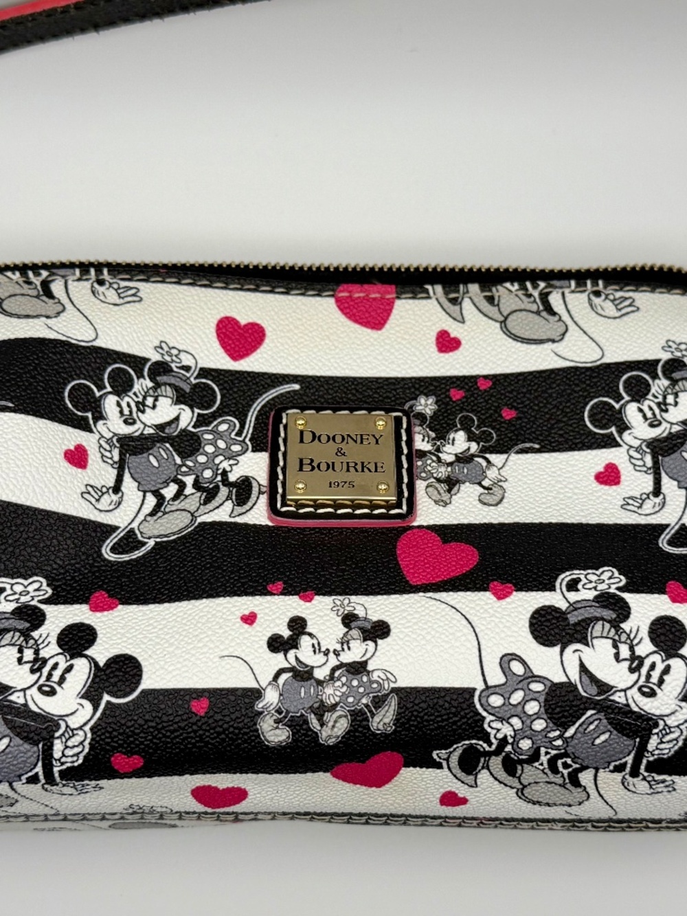 EUC Dooney & Bourke Mickey & Minnie Sweethearts Barrel Shoulder Bag 2014